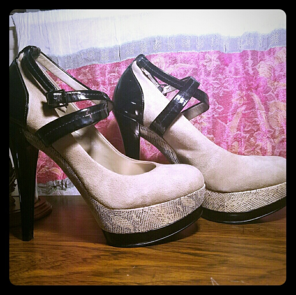 Bakers Beige Suede And Black Heels